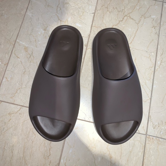 ❌SOLD❌ Adidas Yeezy Slides - Picture 3 of 4